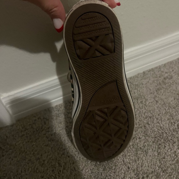 Converse Leopard Print High-Top Sneakers - Picture 4 of 4